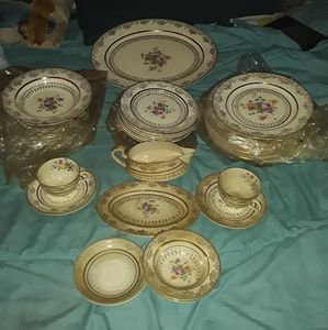 Vogue Dinnerware Set 22k gold